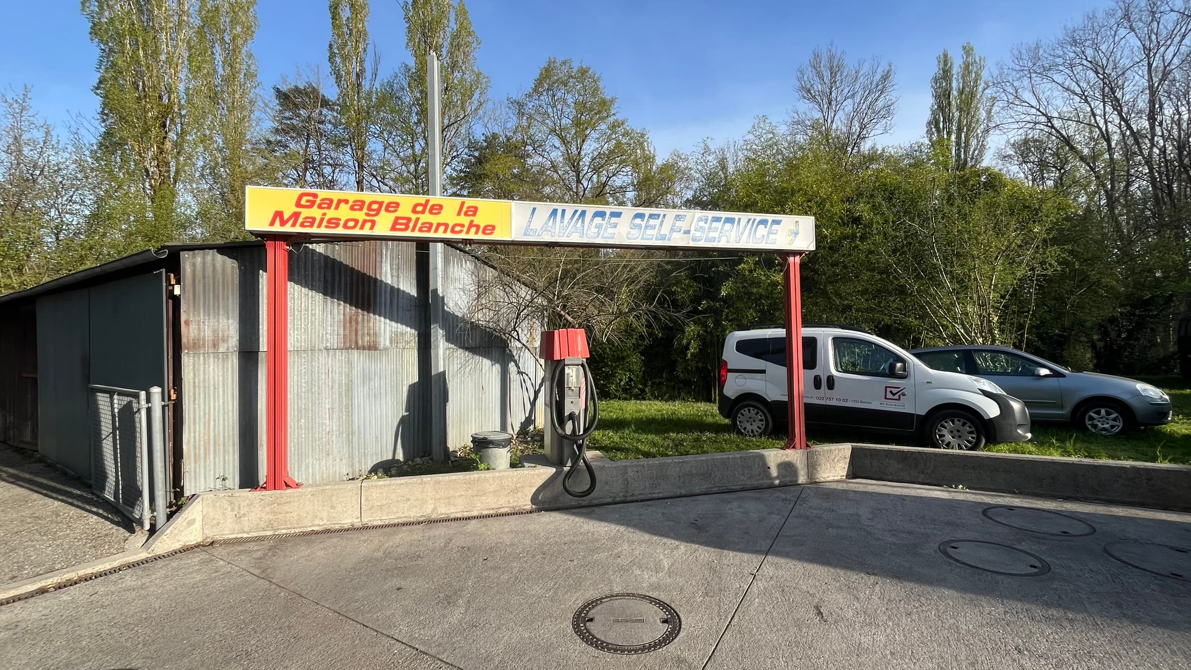 Zone aspirateurs industriels couverte, Station-Service Maison-Blanche Chancy
